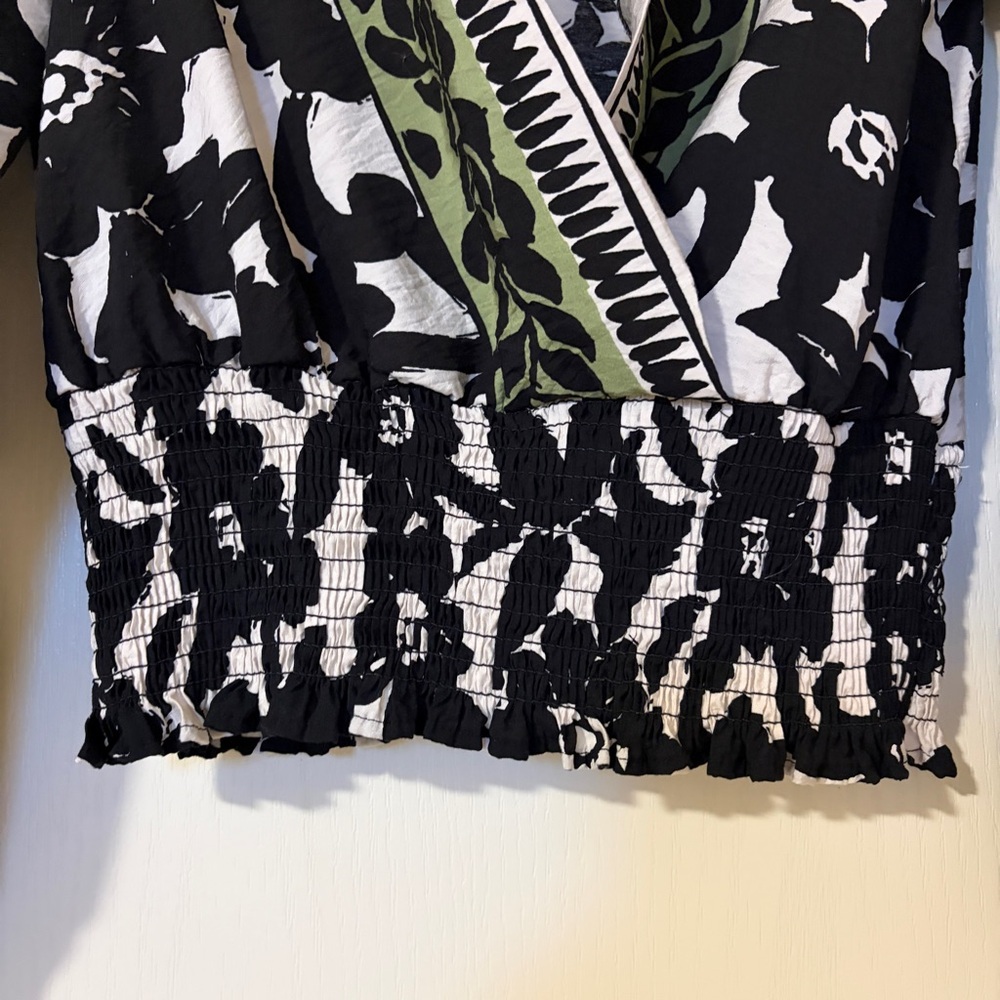 Black and White Fig and Flower Blouse - Picture 3 of 11